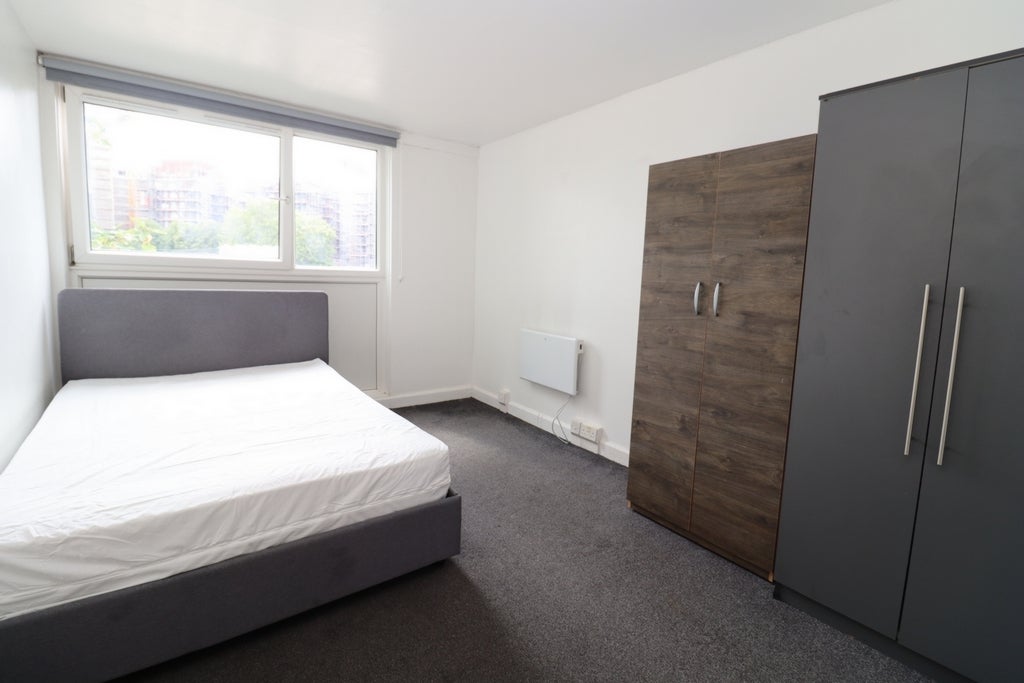 Room Globe Road in Greater London