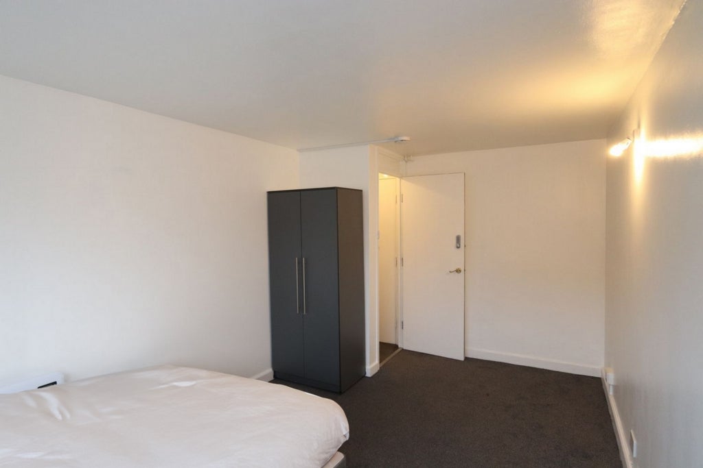 Room Globe Road in Greater London