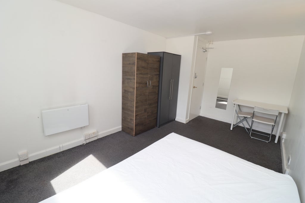 Room Globe Road in Greater London