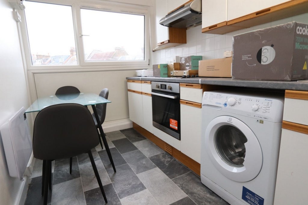 Room Globe Road in Greater London