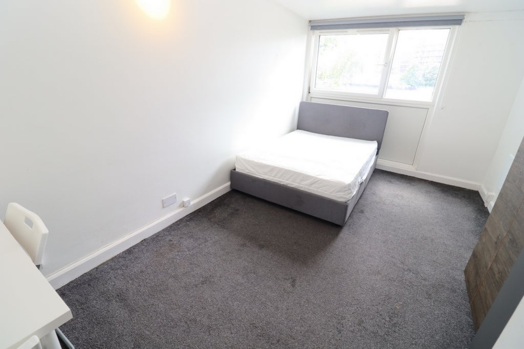 Room Globe Road in Greater London