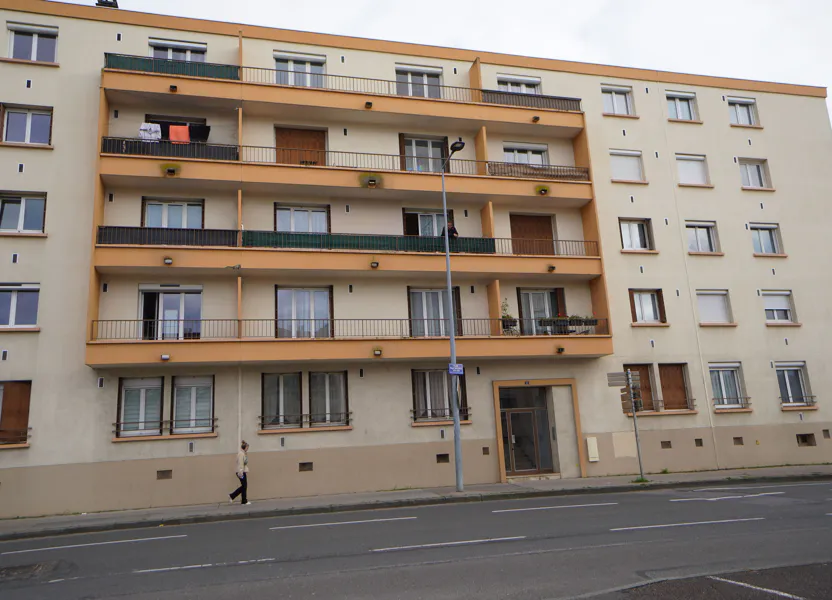 Flat Place Roger Salengro in Dijon