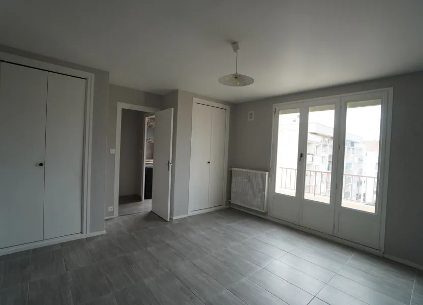 Flat Place Roger Salengro in Dijon