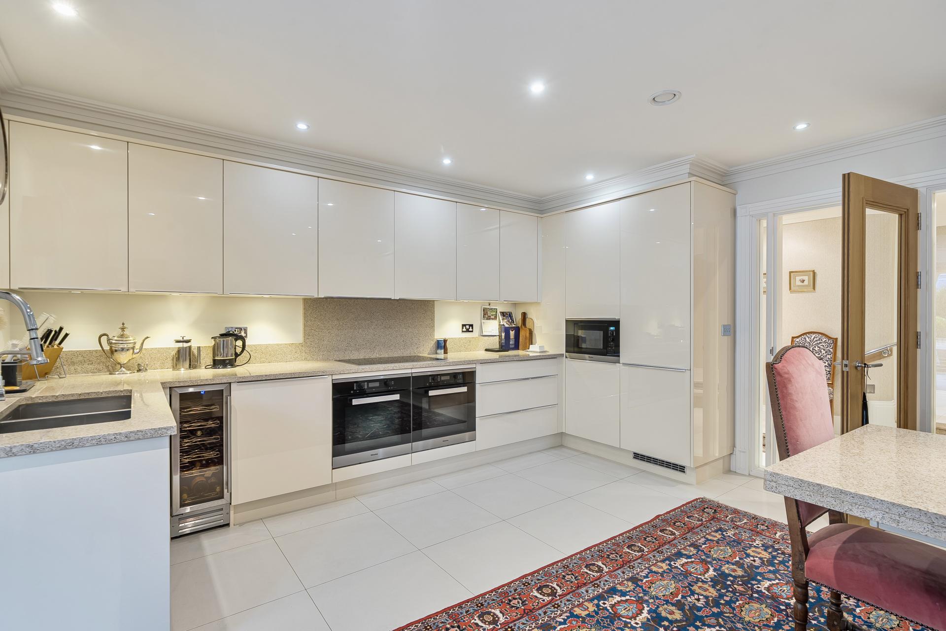 Flat The Chipping in Kingswood