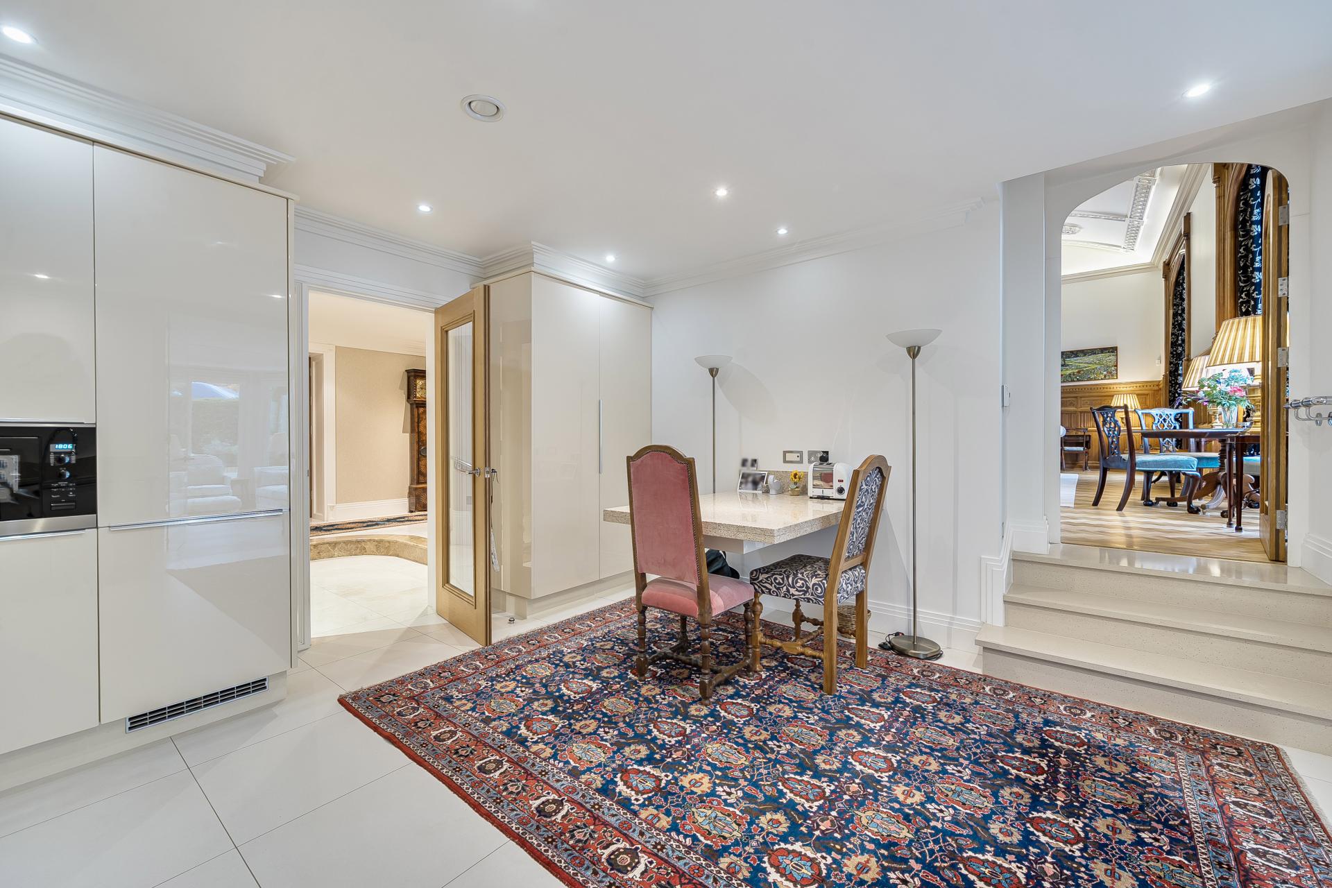Flat The Chipping in Kingswood