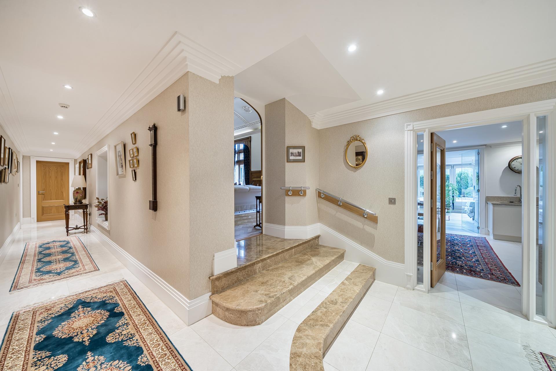 Flat The Chipping in Kingswood