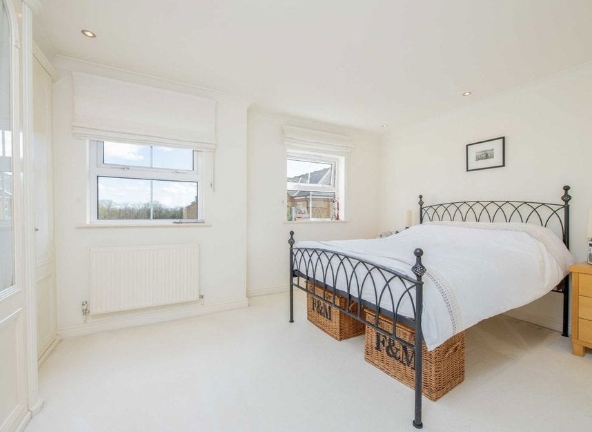 House Malthouse Drive in Greater London