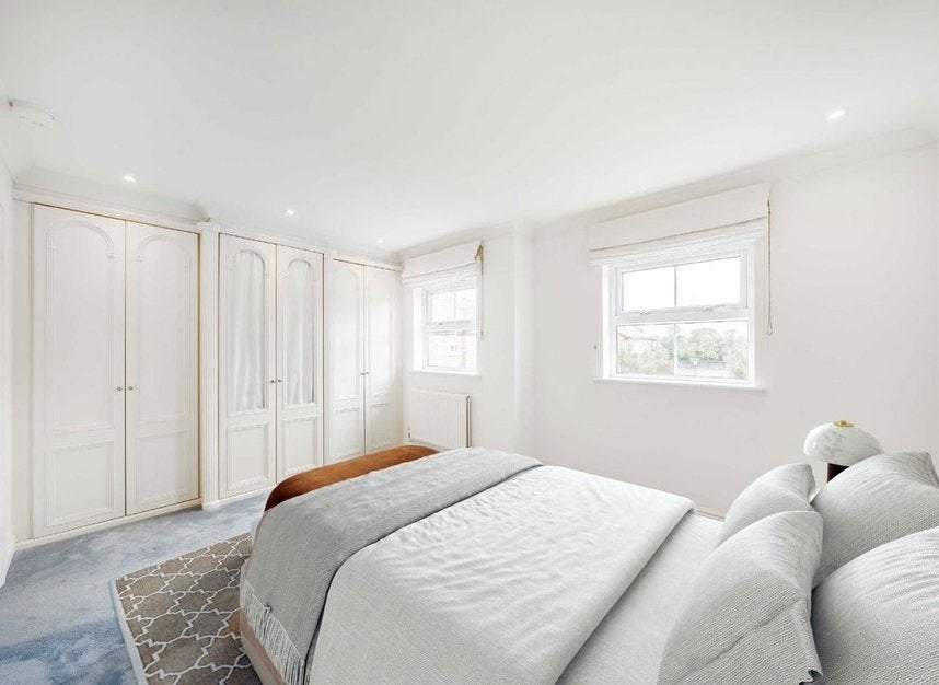 House Malthouse Drive in Greater London