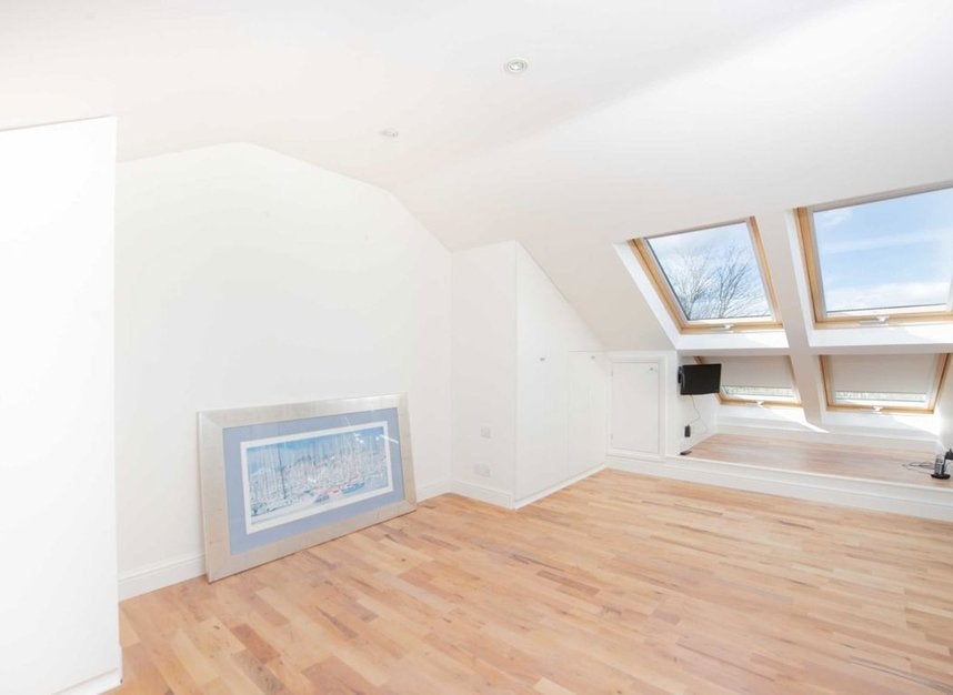 House Malthouse Drive in Greater London