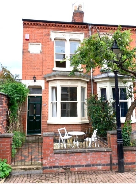 House Brookhouse Avenue in Leicester