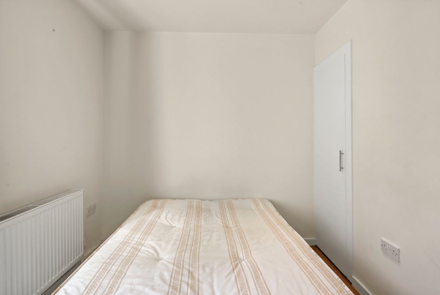 Flat Cephas Avenue in Greater London