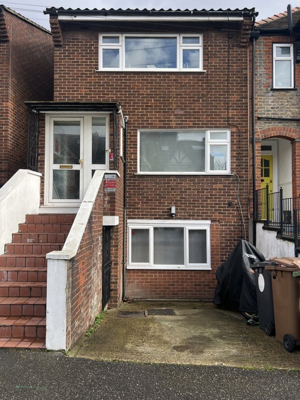 Room Woodstock Road in Greater London