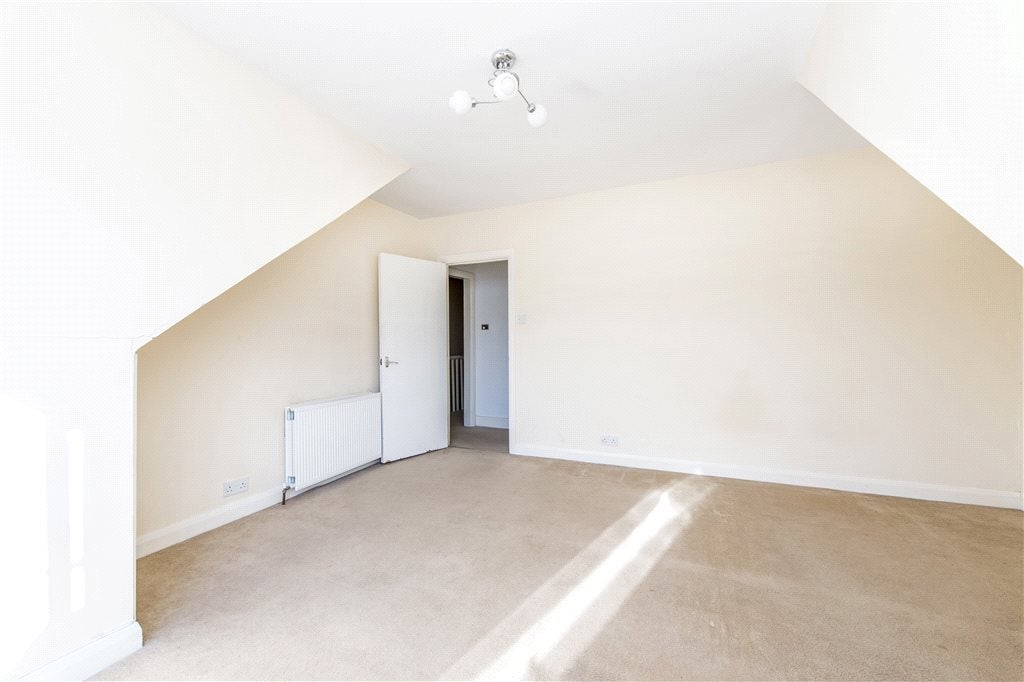 Flat Romola Road in Greater London