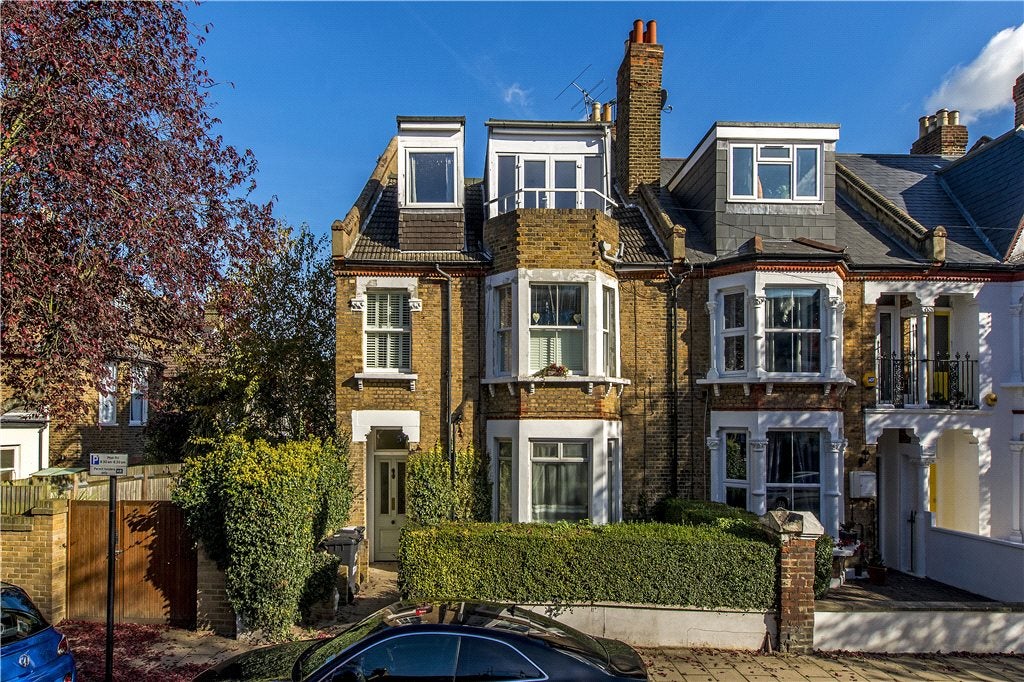 Flat Romola Road in Greater London