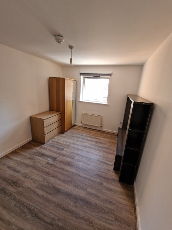 Room Windmill Road in Slough