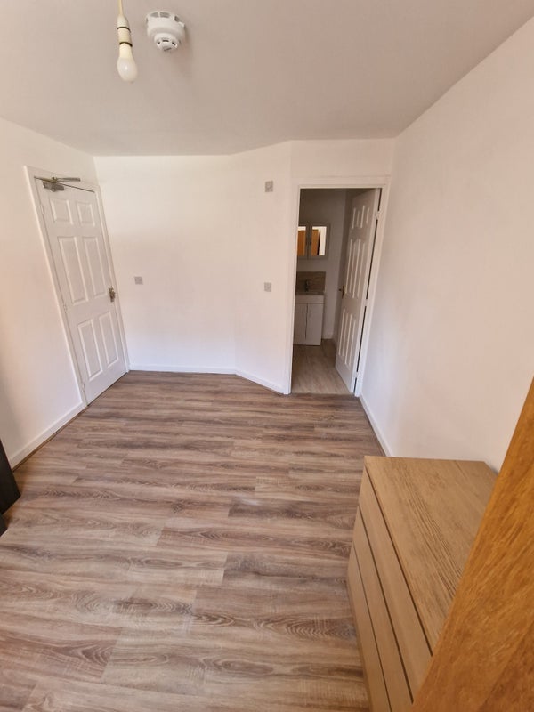 Room Windmill Road in Slough