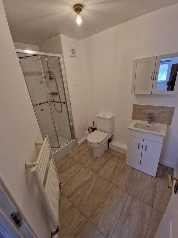 Room Windmill Road in Slough