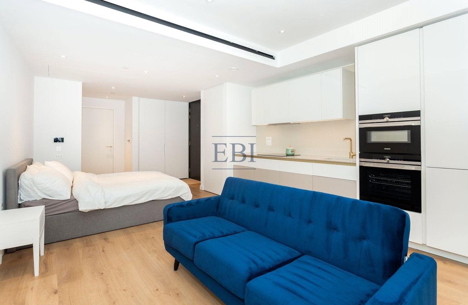 Flat Sheepcote Lane in Greater London