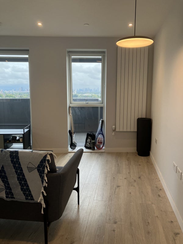 Flat Wickford Way in Greater London