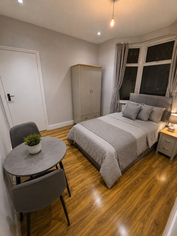 Room Chingford Road in Greater London