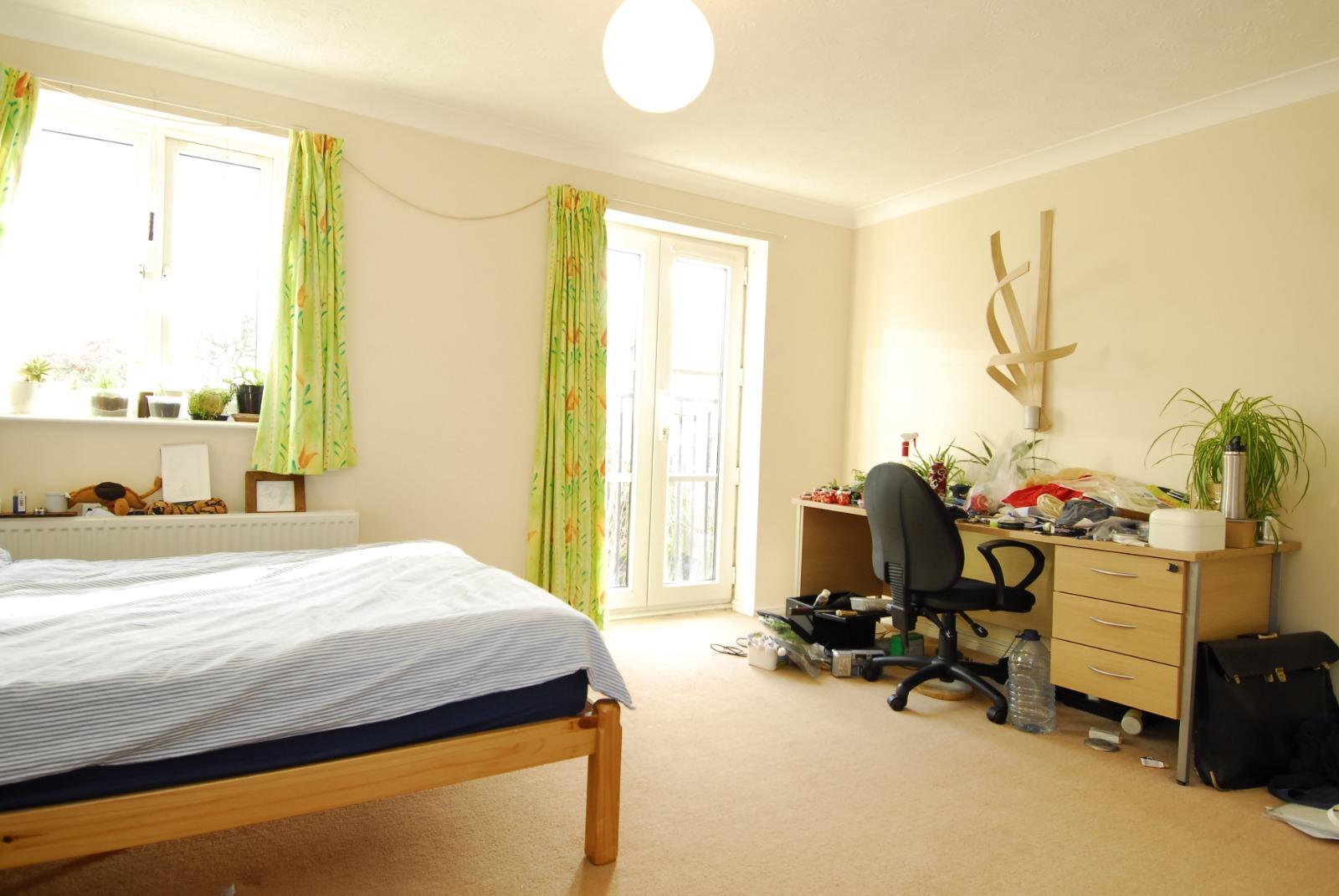 Room Kensington Road in Plymouth