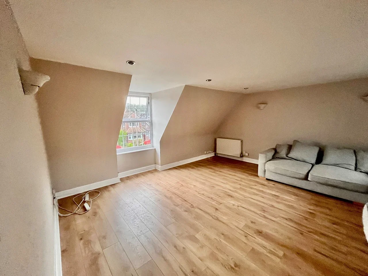 Flat Avondale Avenue in Elmbridge