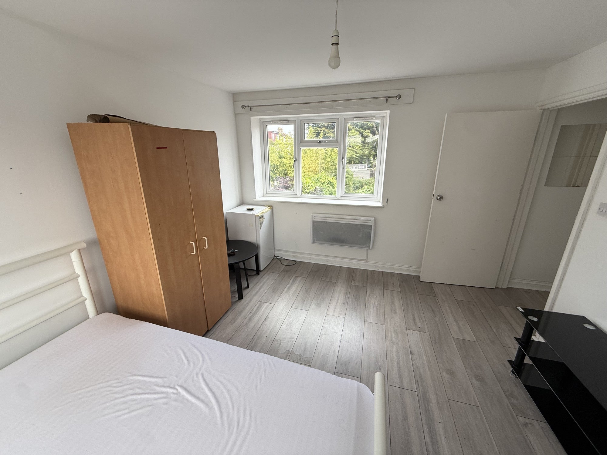 Flat Staines Road in Greater London