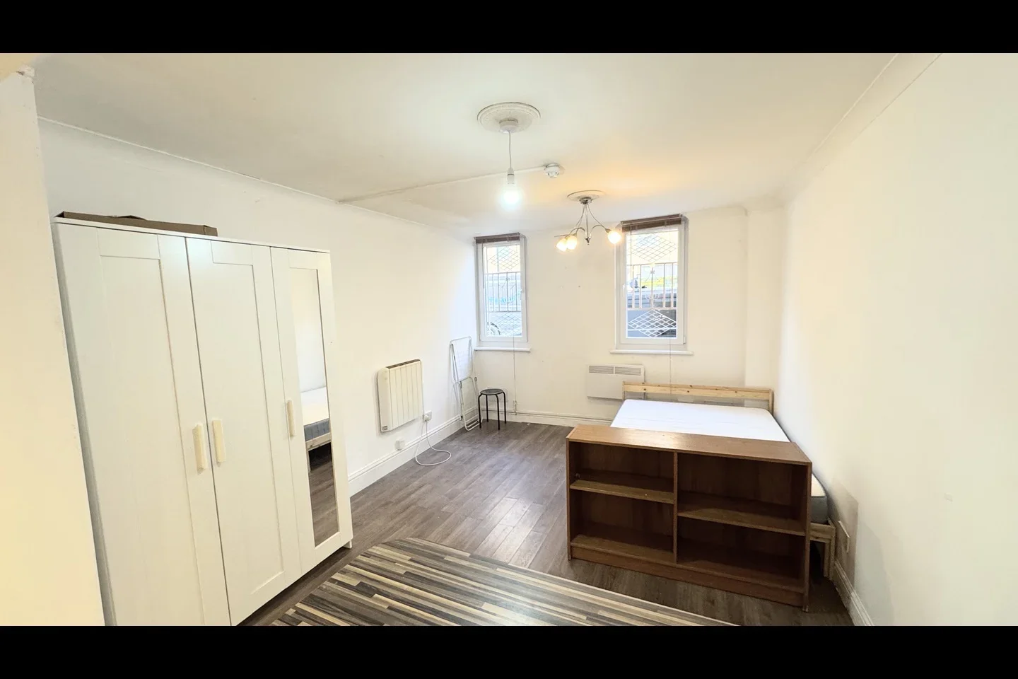 Flat Benwell Road in Greater London