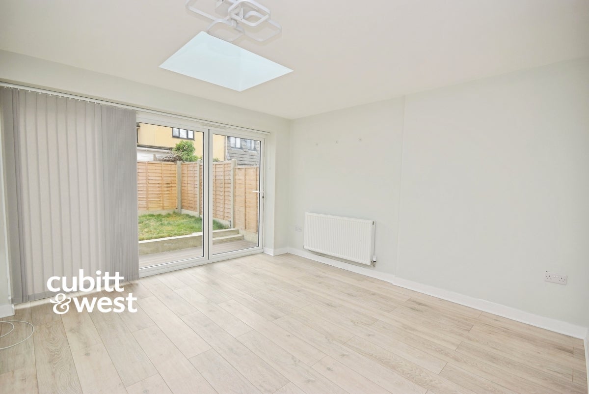 House Maude Close in Folkestone and Hythe District