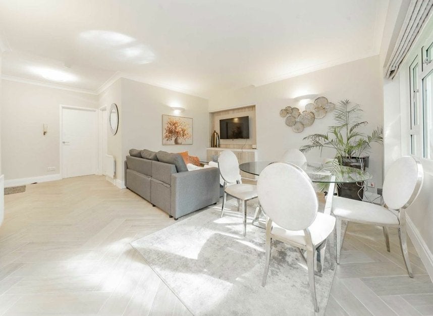 Flat Carlton Hill in City of Westminster