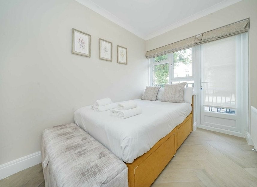 Flat Carlton Hill in City of Westminster