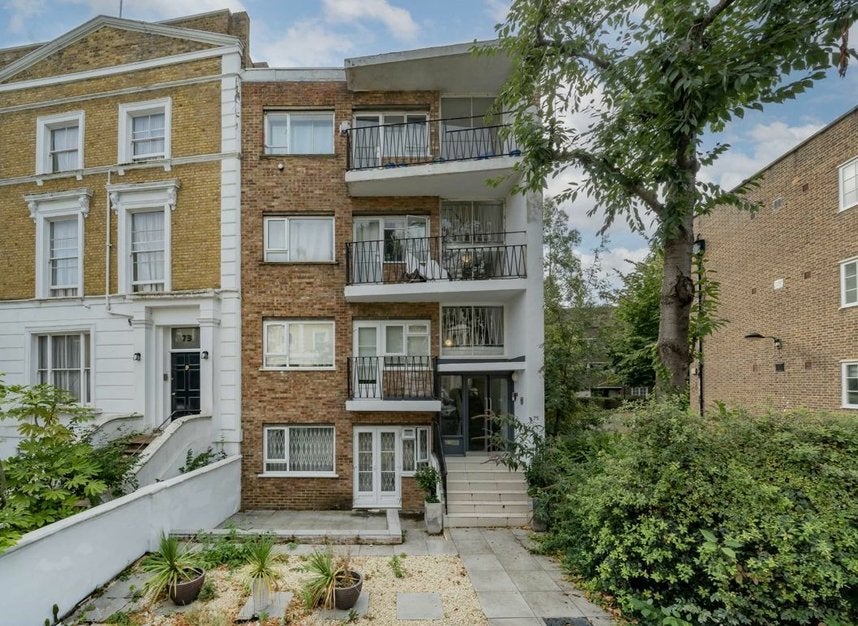 Flat Carlton Hill in City of Westminster