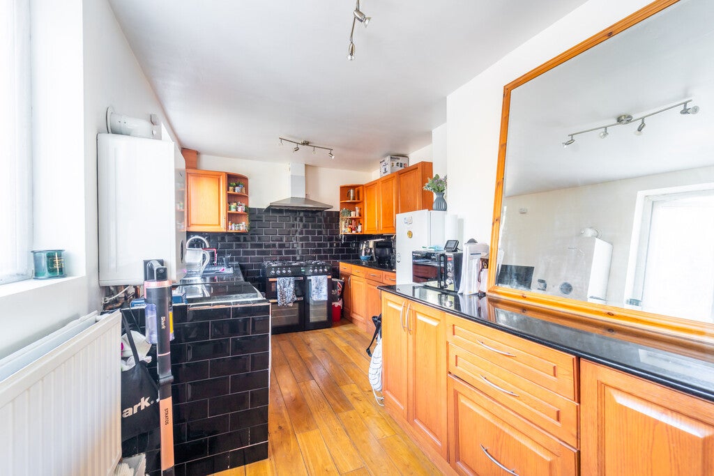 Flat Brondesbury Road in Greater London