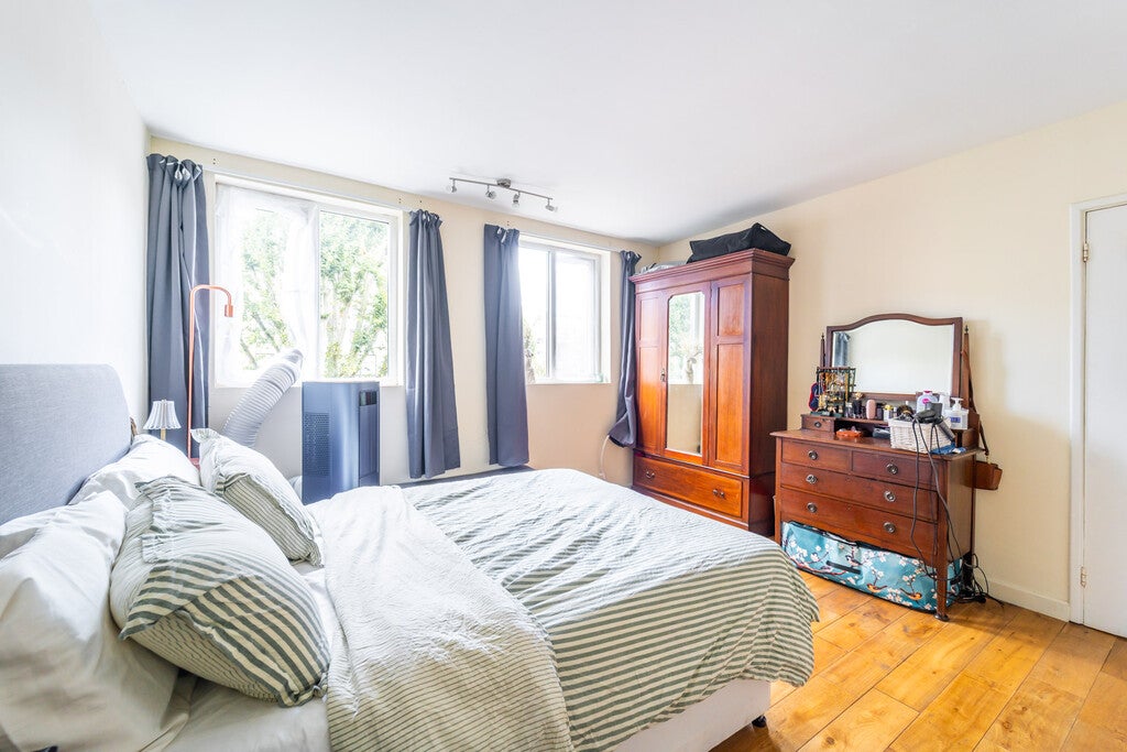 Flat Brondesbury Road in Greater London