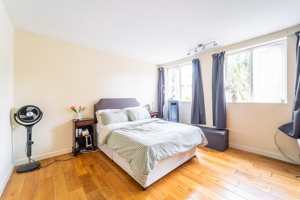 Flat Brondesbury Road in Greater London