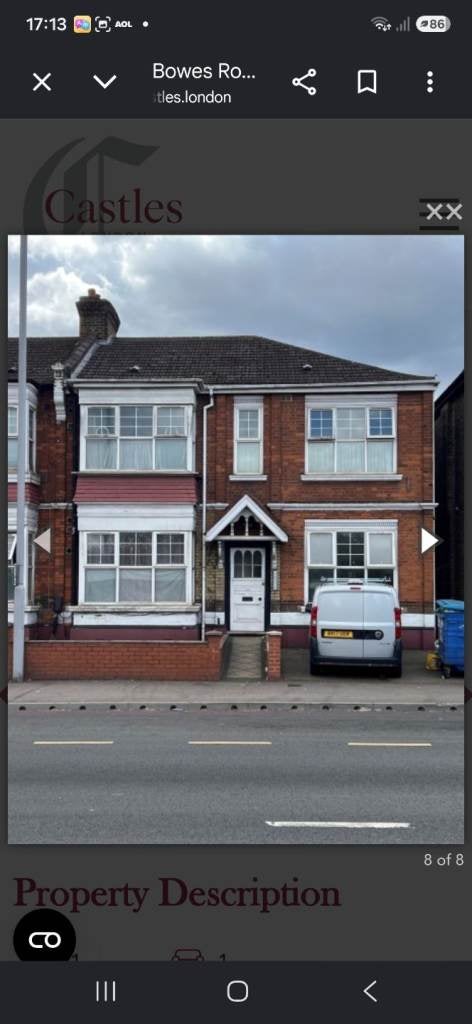 Flat Bowes Road in Greater London