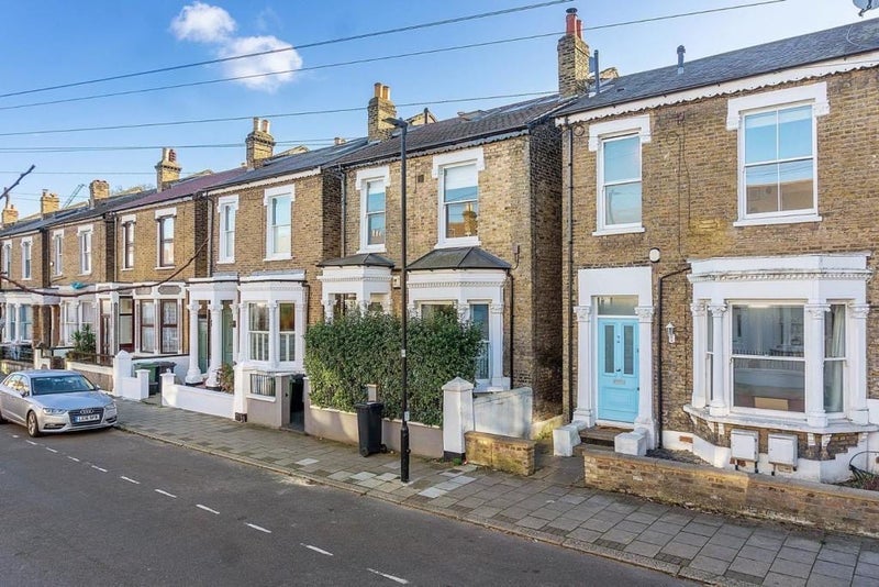 Flat Sudbourne Road in Greater London