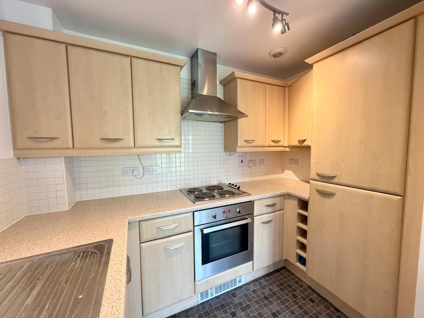 Flat Oakwood Grove in Radcliffe
