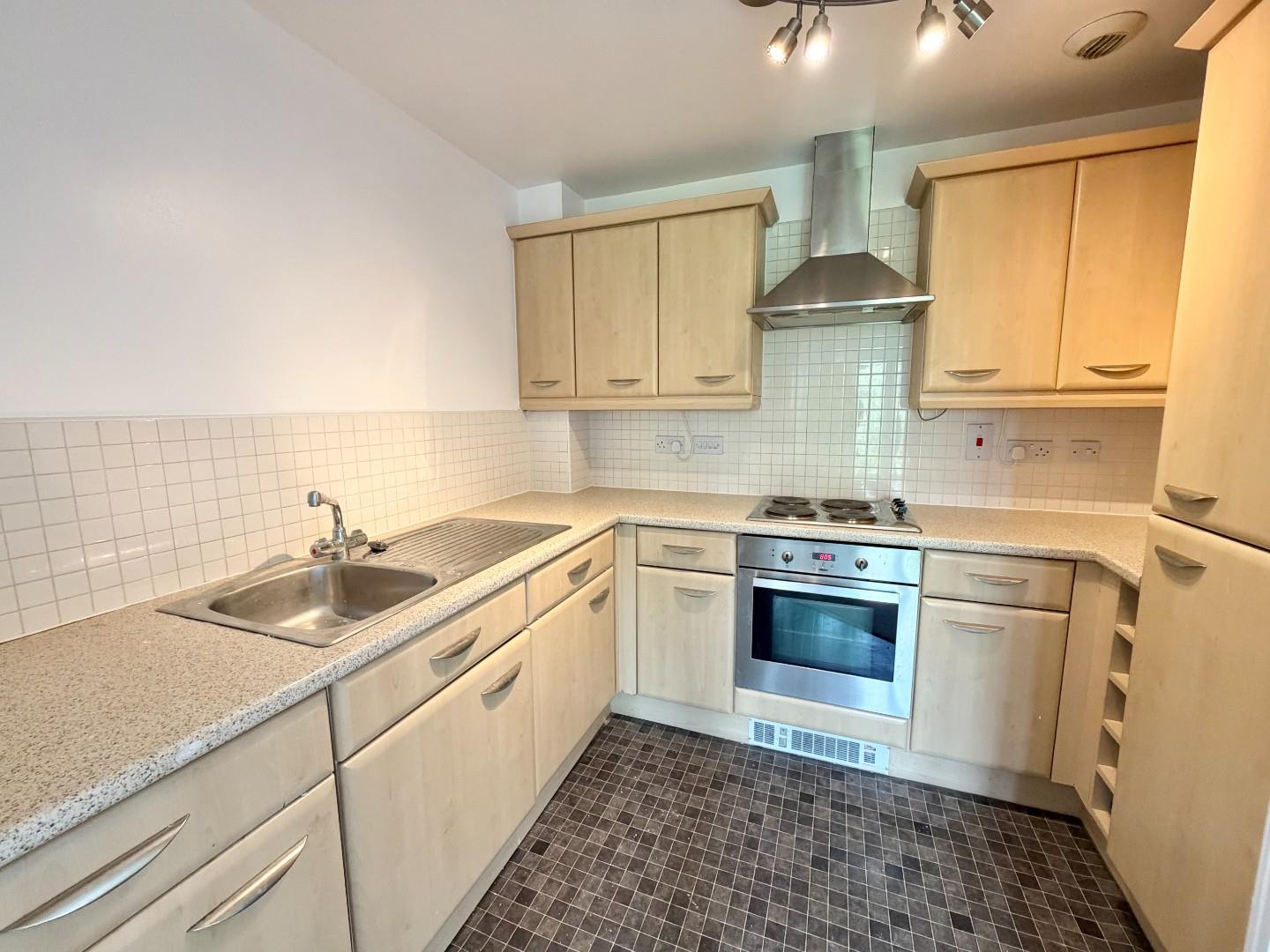 Flat Oakwood Grove in Radcliffe