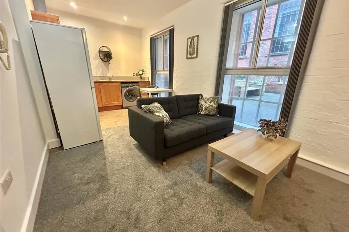 Flat Hartley Road in Nottingham
