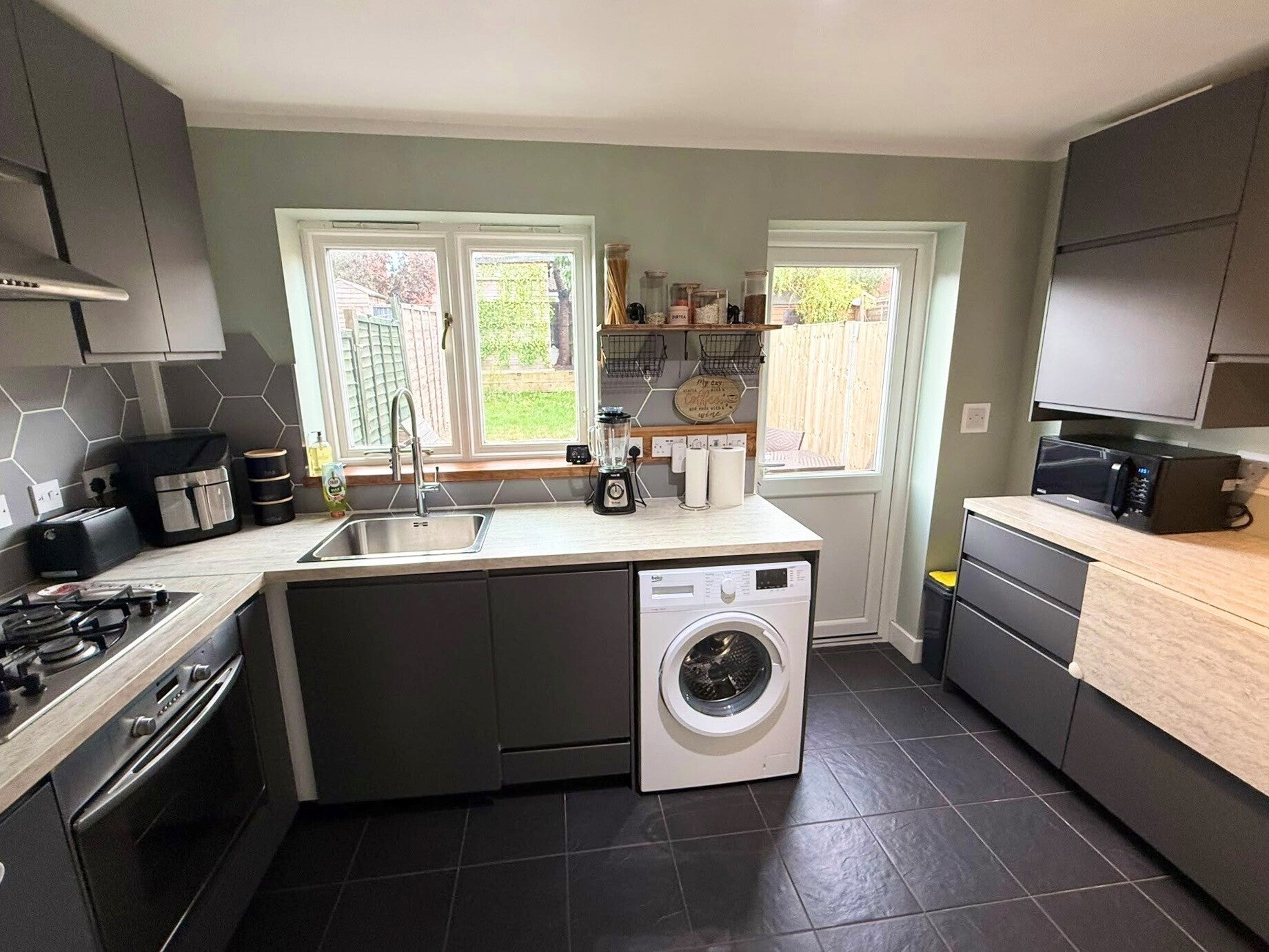 House Beavers Brook Close in Royal Leamington Spa