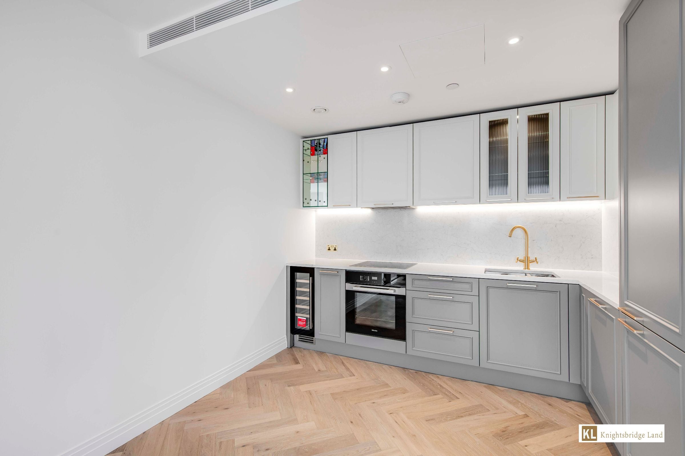 Flat Park Street in Greater London