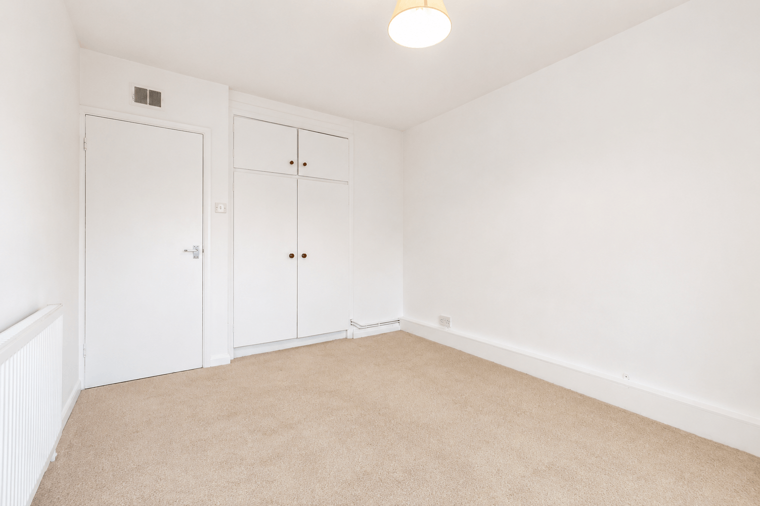 Flat Chatsworth Road in Greater London