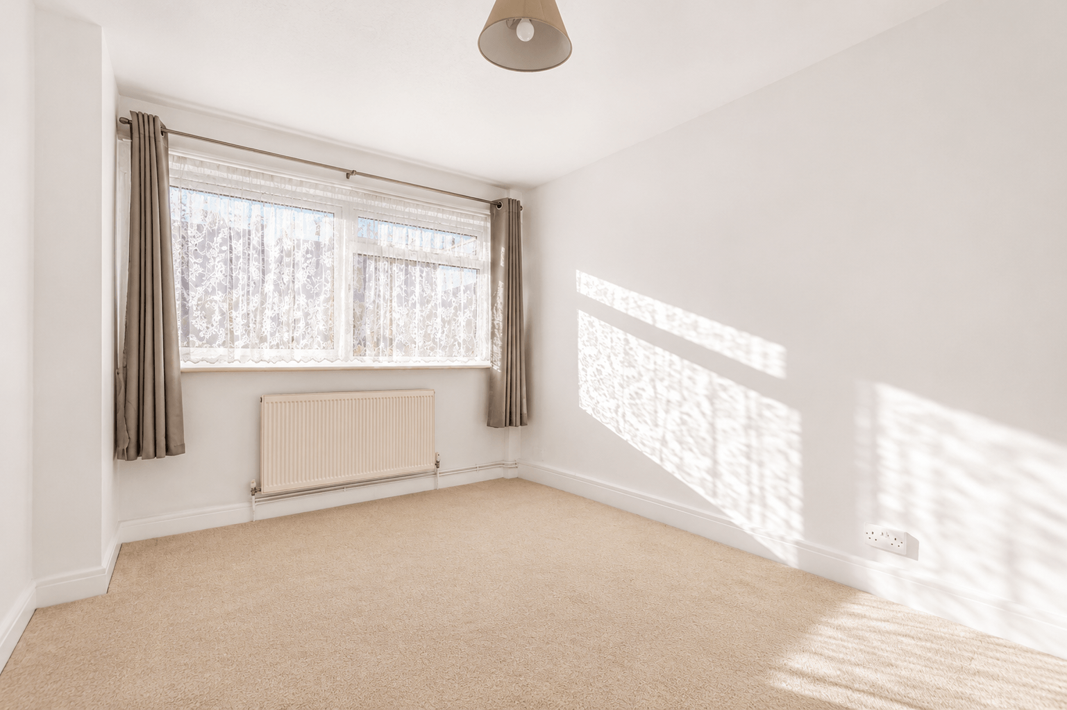 Flat Chatsworth Road in Greater London