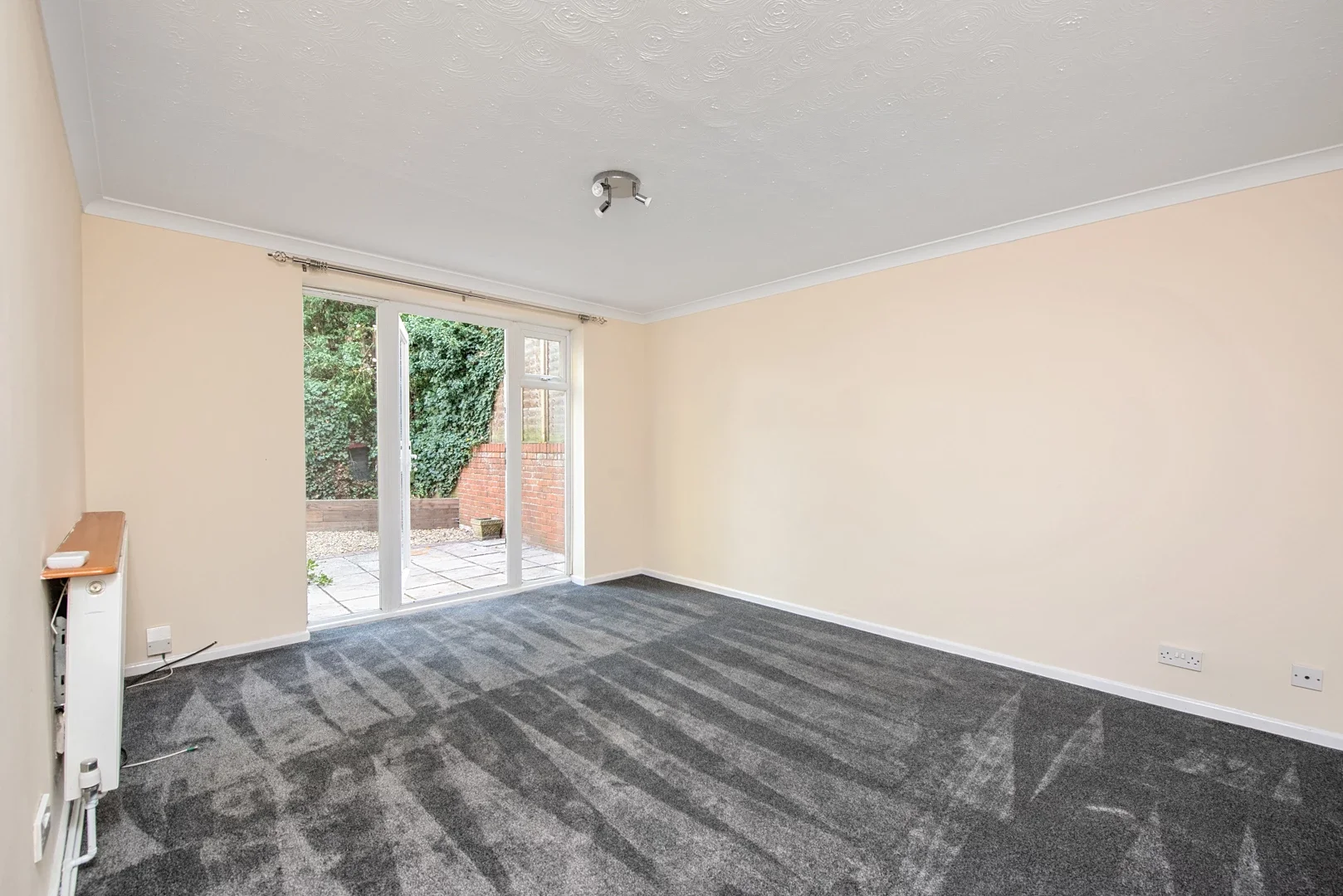 Flat Sandringham Way in Surrey Heath