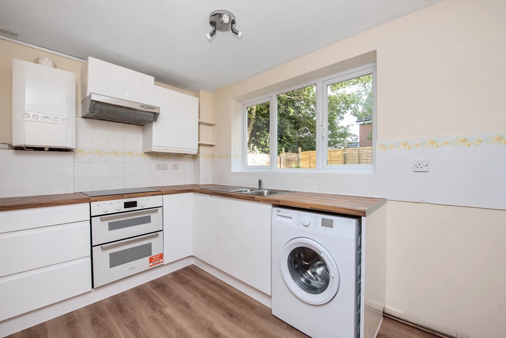 Flat Sandringham Way in Surrey Heath