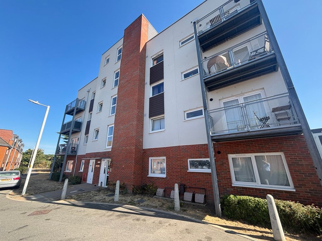 Flat Muir Drive in Dartford