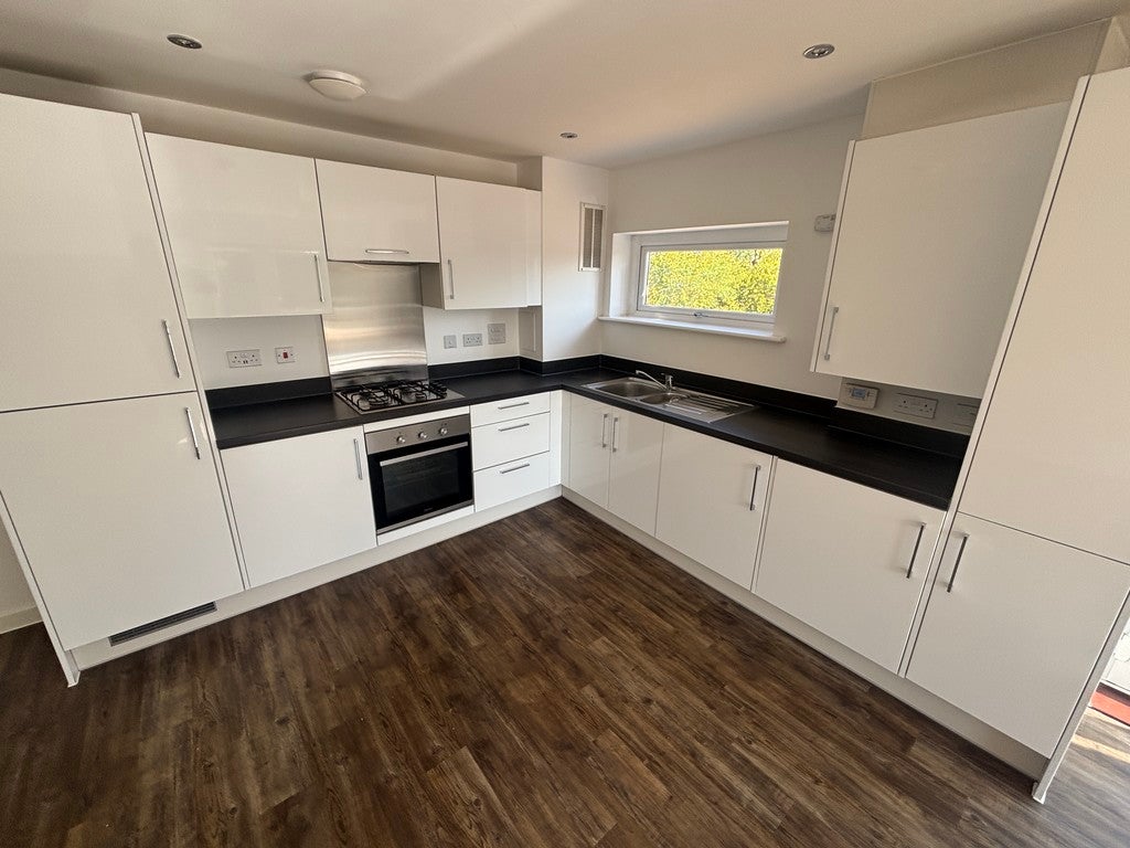 Flat Muir Drive in Dartford