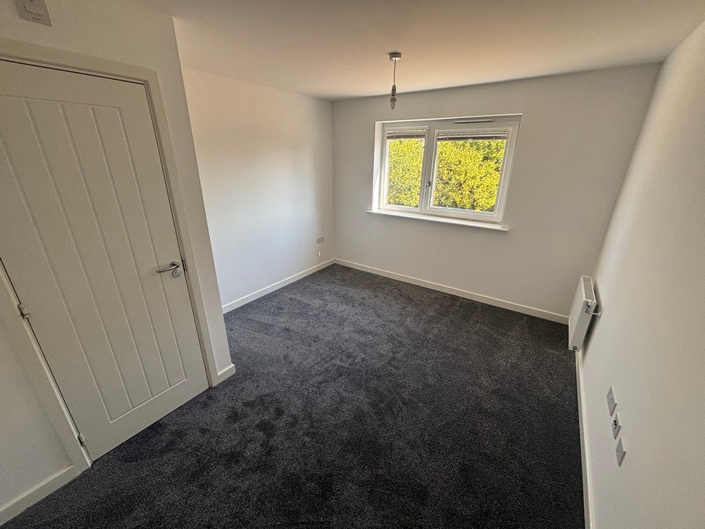 Flat Muir Drive in Dartford