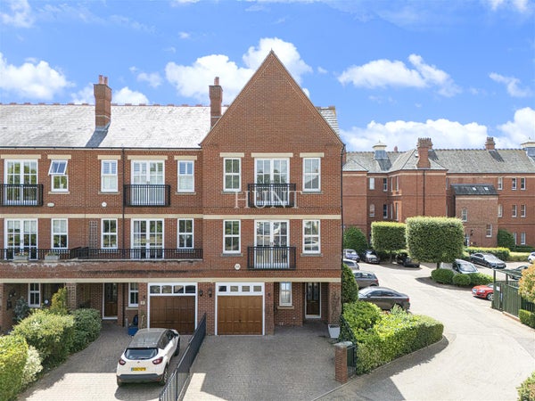 House Rosebury Square in London